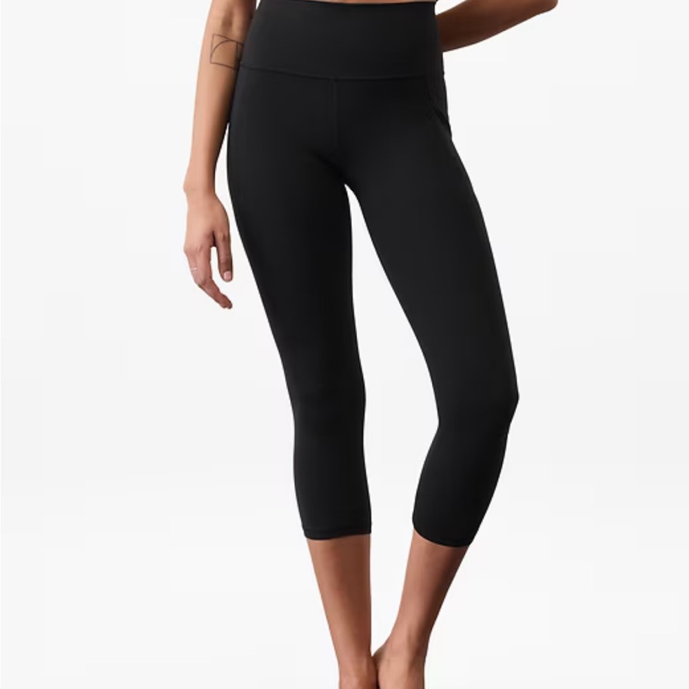Athleta Salutation Stash High Rise Capri NWOT
